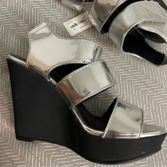 FOREVER 21 Wedged Sandals - Picture 3 of 3